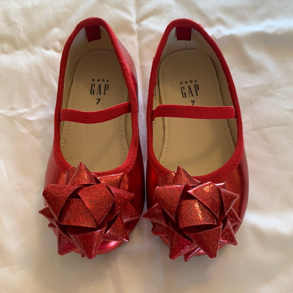 Present Bow Gap shoes